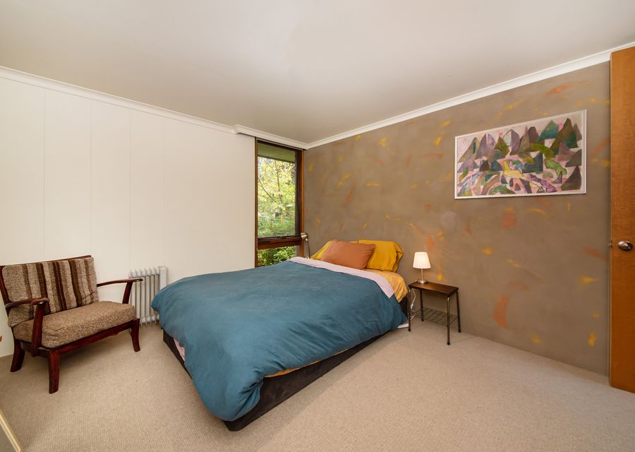 Bedroom with queen bed 