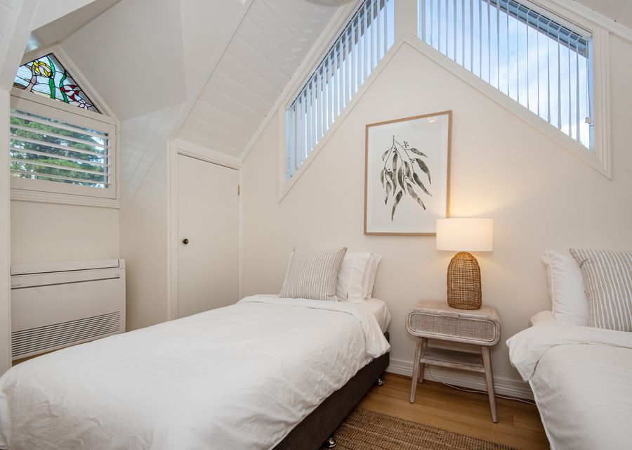 Bedroom 5 - 2 Single Beds
