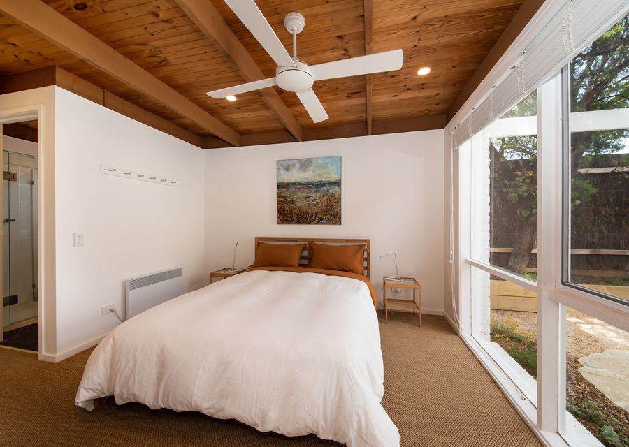 Master Bedroom with queen bed and ensuite 
