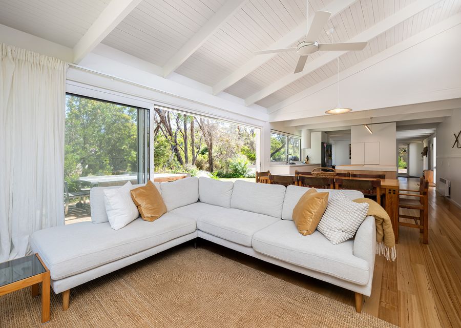 Open plan living, dining and access to outdoor dining