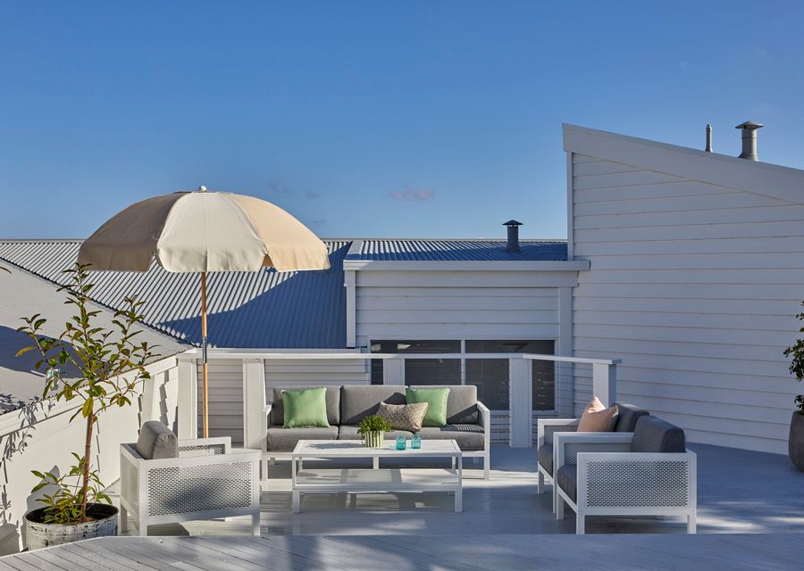 Internal courtyard with bbq and plenty of seating 