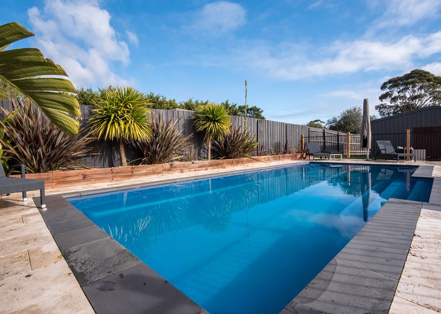 Waterfall Gully Retreat with Gas heated Pool