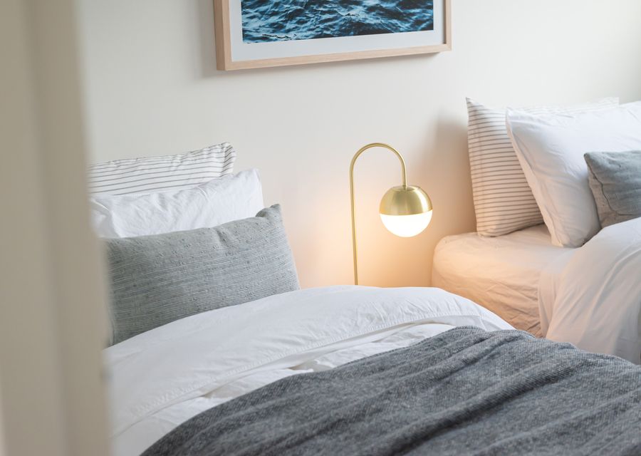 Single bed bedroom 