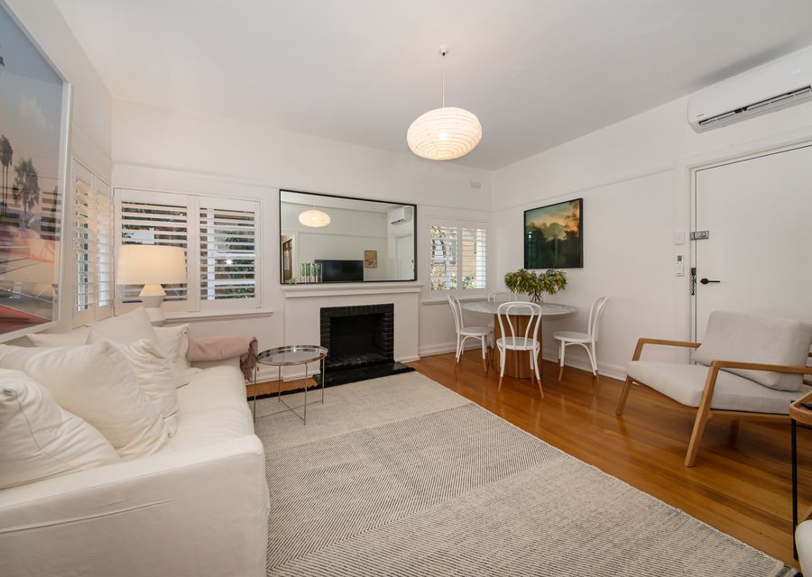 Living with dining seating for 4