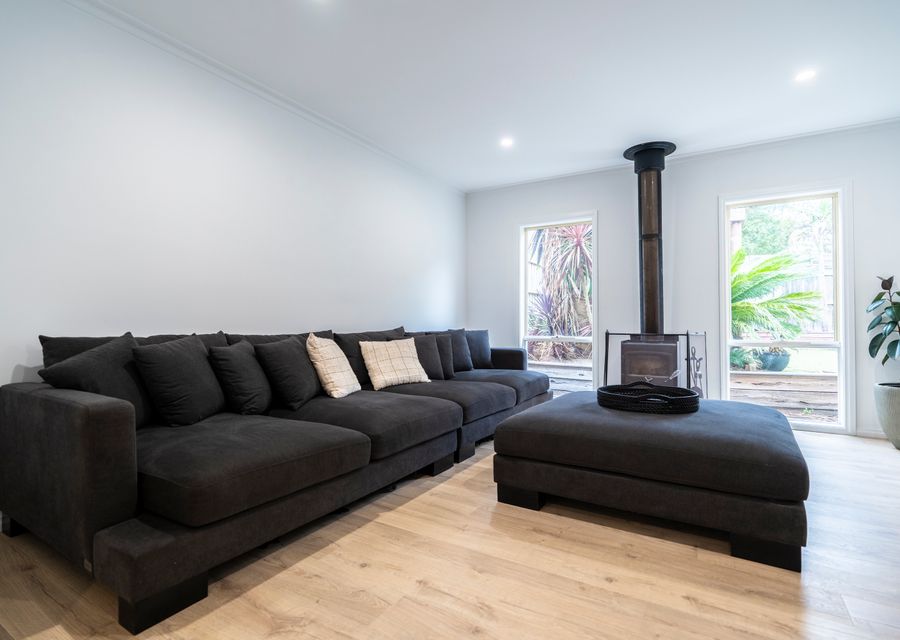 Second living (fireplace not in use)