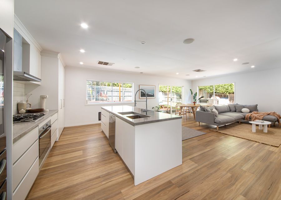 Fully equipped chefs kitchen. Light and bright living space