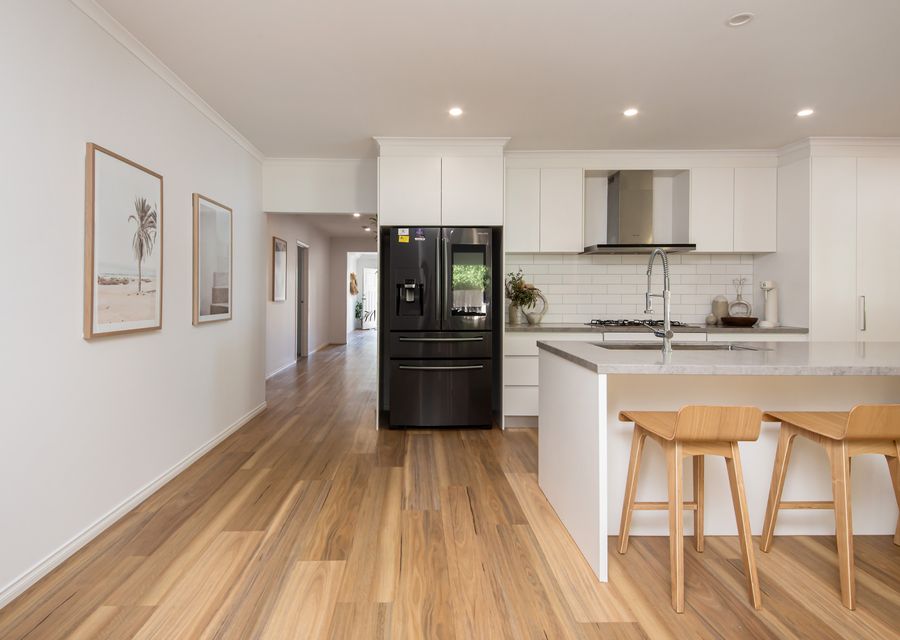 Light and bright living spaces. Large fridge with water dispenser