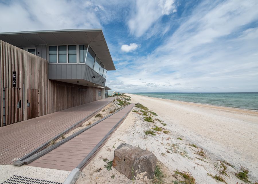 Groves Sunset Views in Aspendale