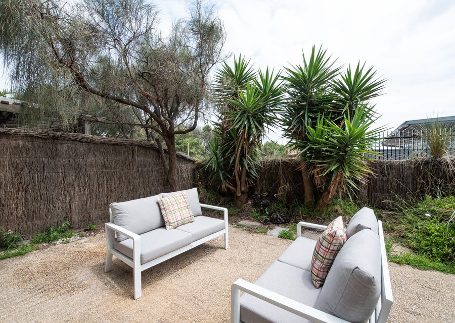 Private courtyard  (with gate access to beach)