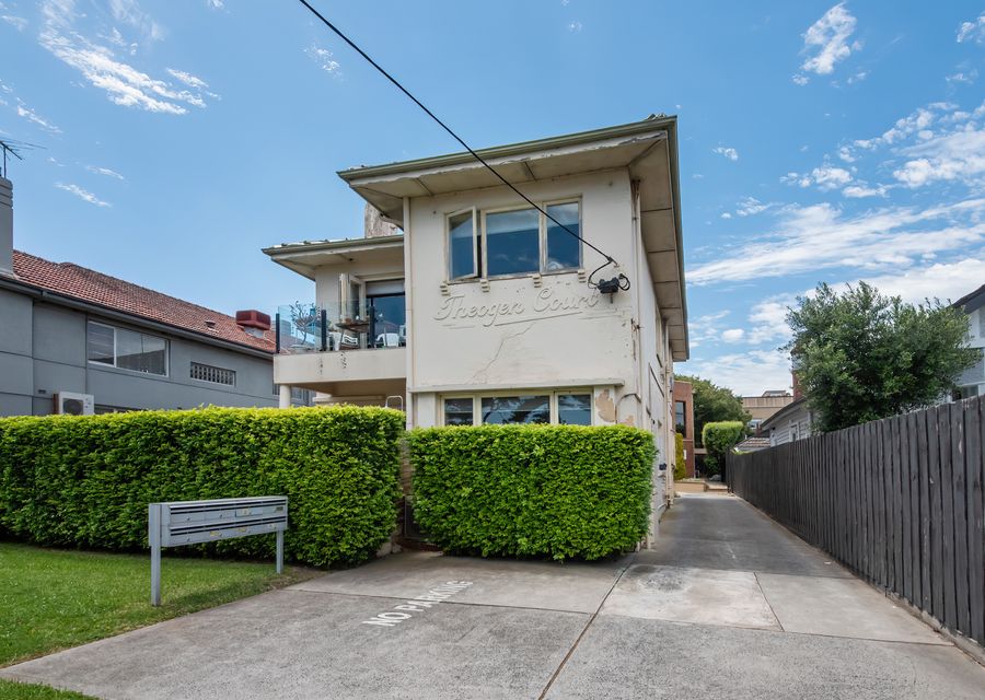 Esplanade Escape to the Brighton Beach Boxes