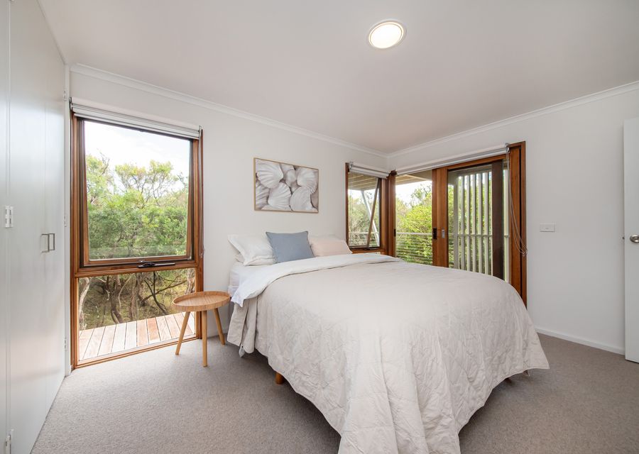 Master with queen bed and ensuite 