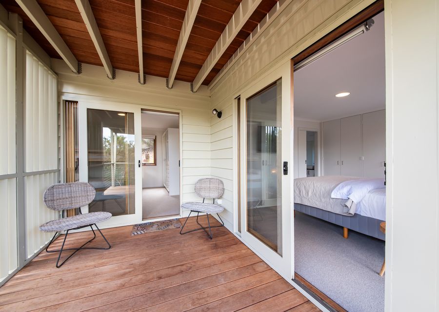 TJ’s Tree House with Ocean Views