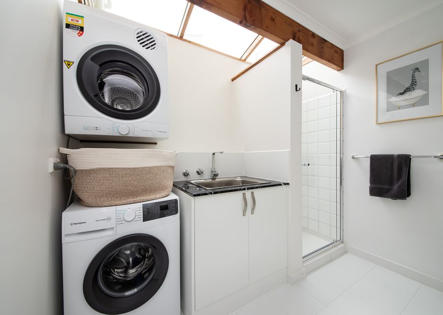 Laundry with washing machine and dryer 