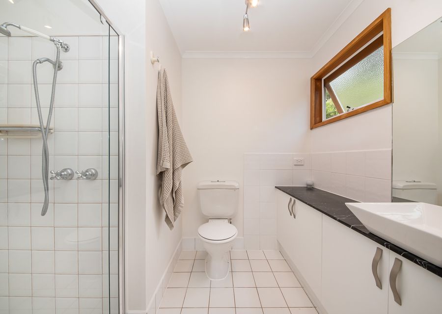 Main bathroom 