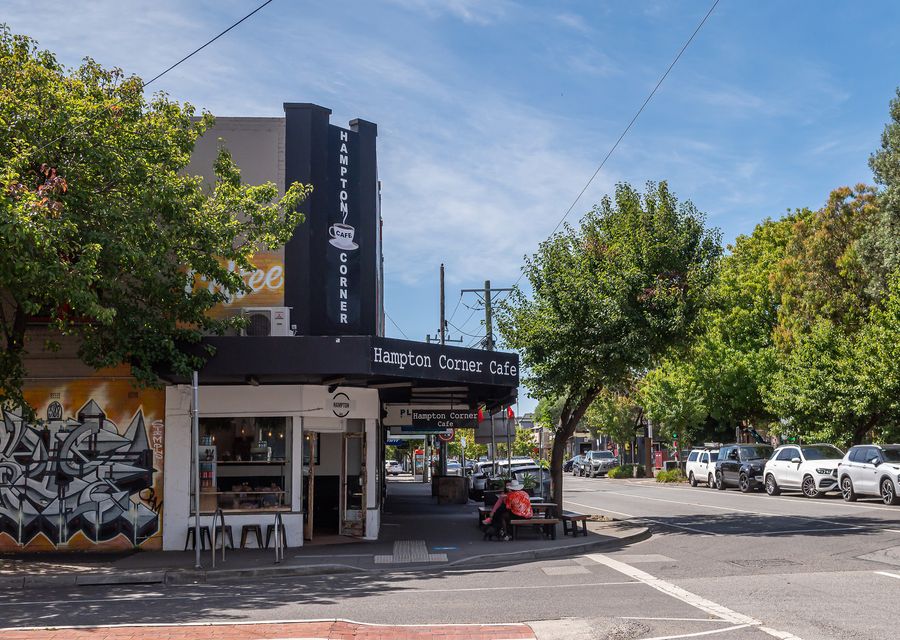 Hampton Corner Cafe nearby for that morning coffee