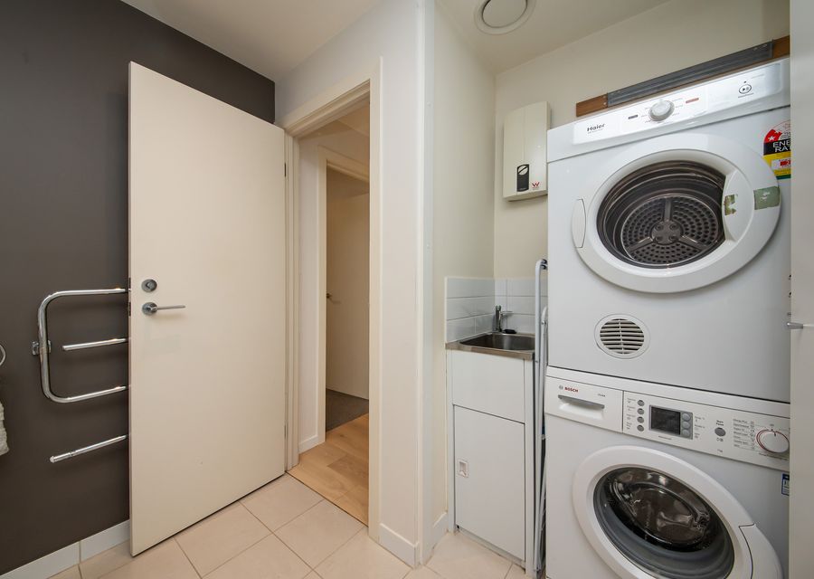 Laundry with washing machine and dryer 