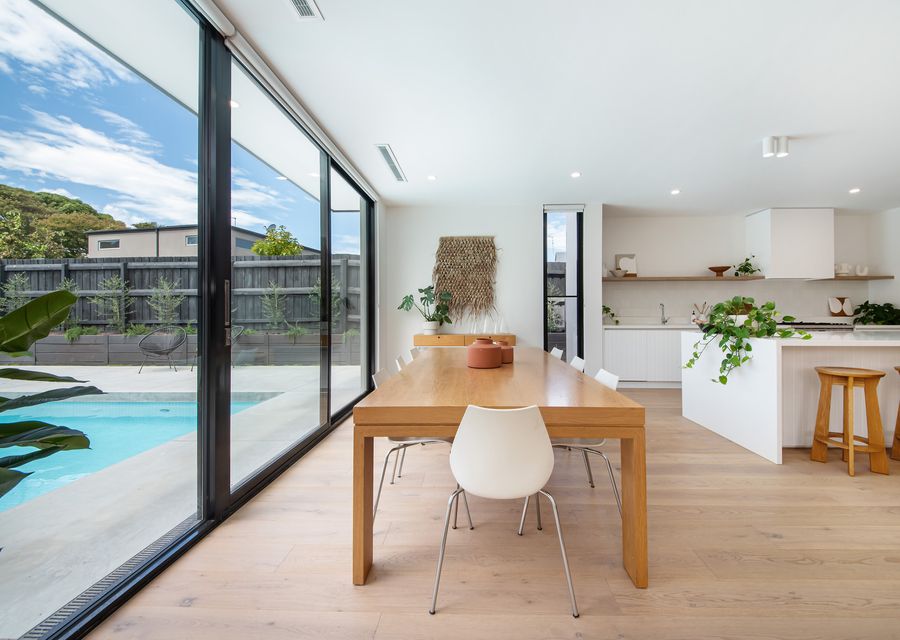 Dining table overlooking the stunning pool 
