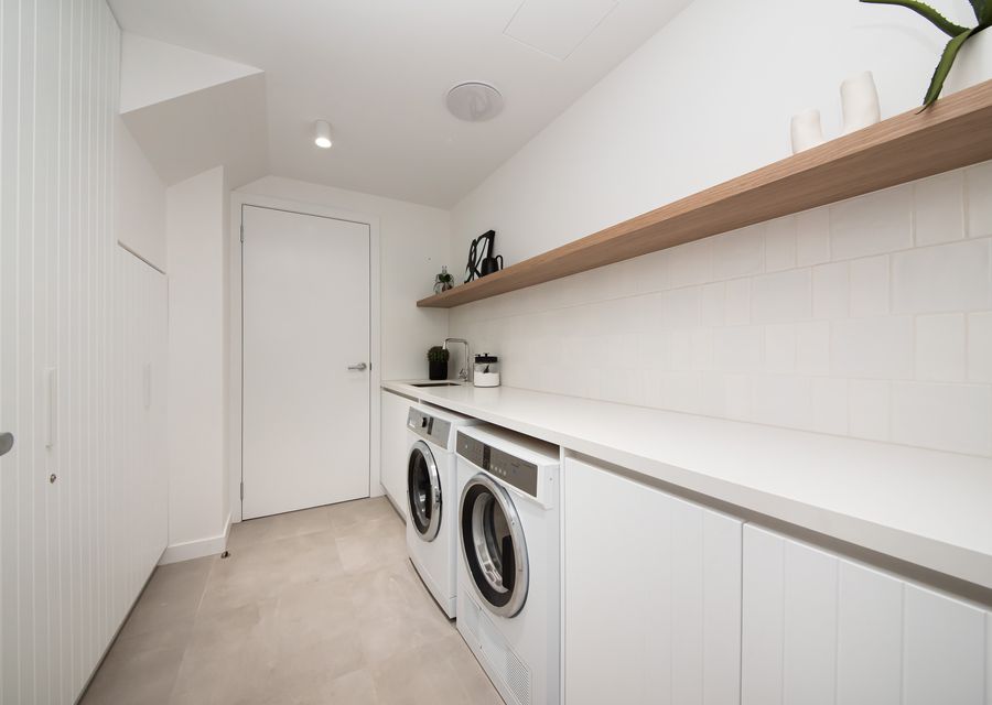 Laundry with washing machine and dryer 