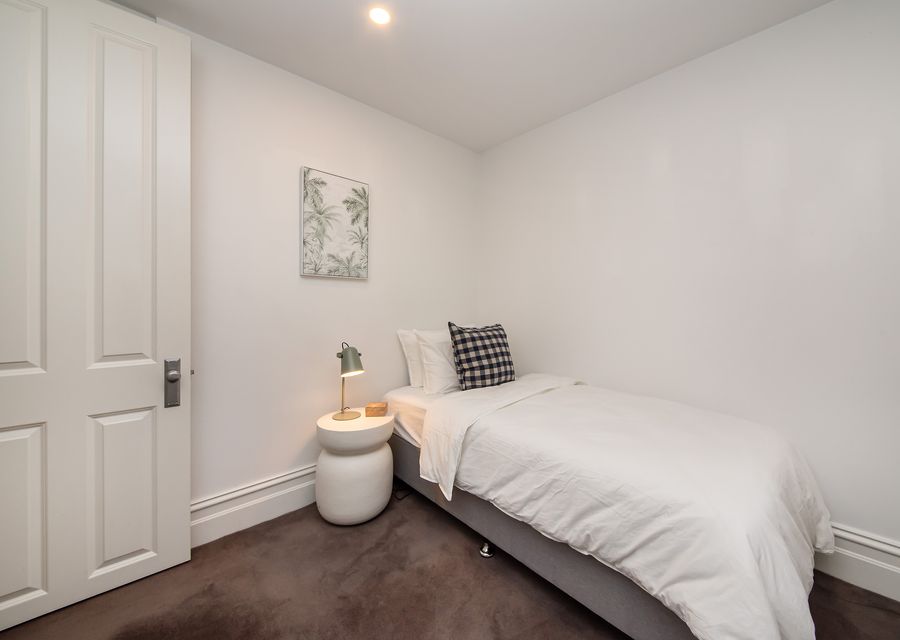 2nd bedroom with a single bed