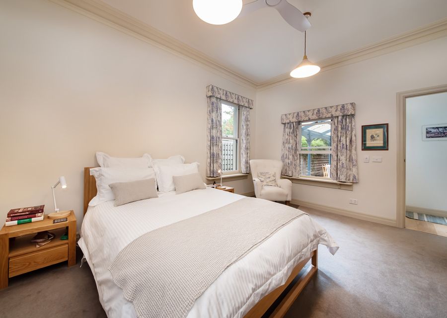 Master bedroom with Queen bed and ensuite