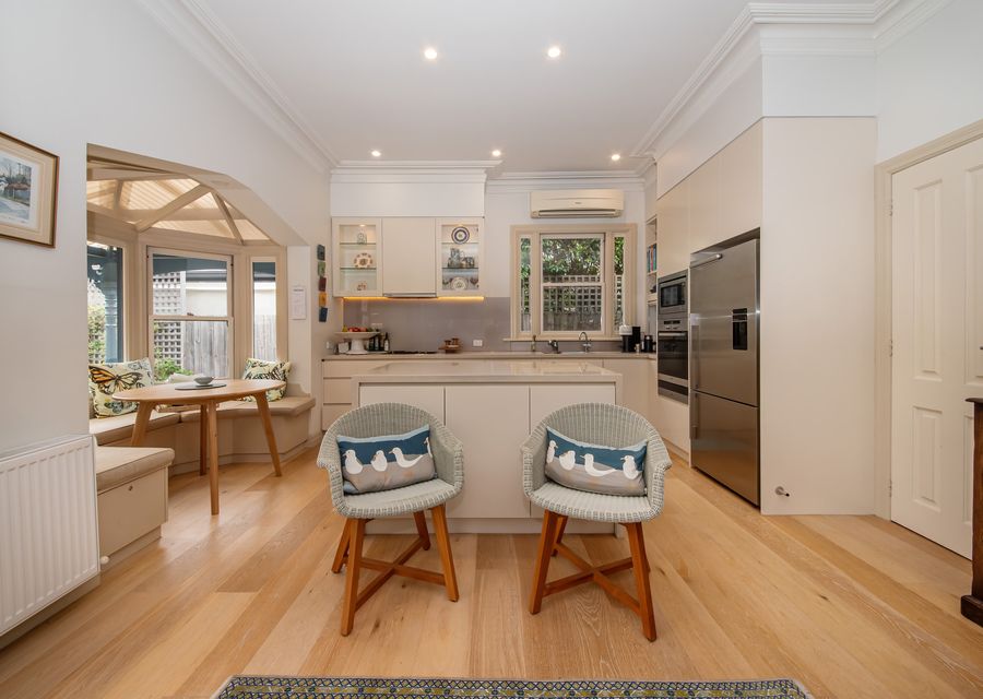 Fully equipped kitchen and dining