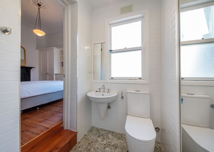 Ensuite to master bedroom