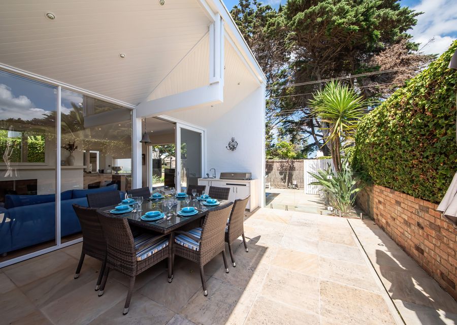 Outdoor dinning 