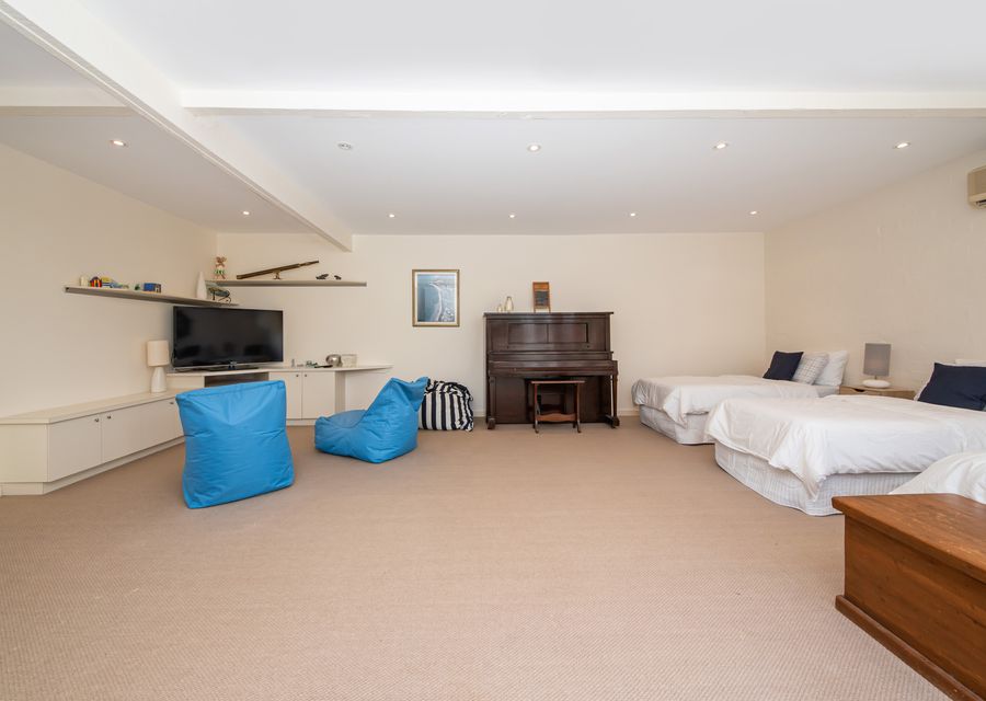Bedroom 4 with 1 double bed and 2 single beds
