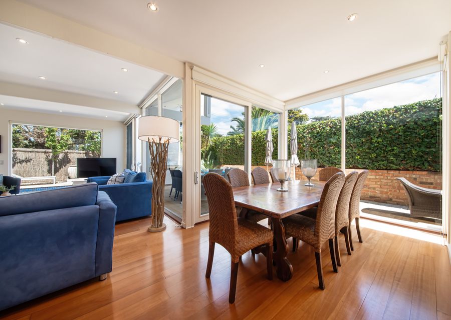 Light-filled area for a peaceful dining experience