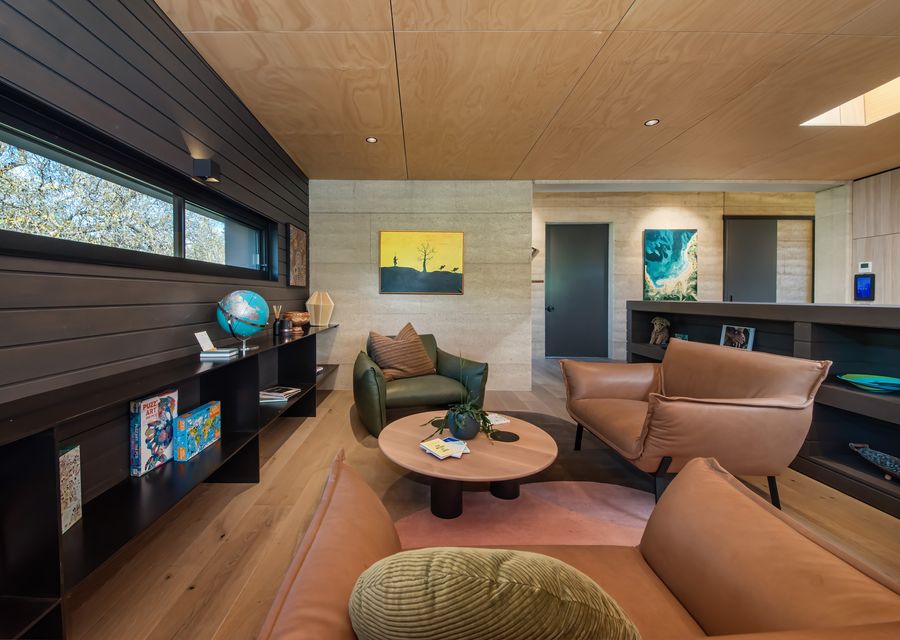 Extra seating area and some boardgames available