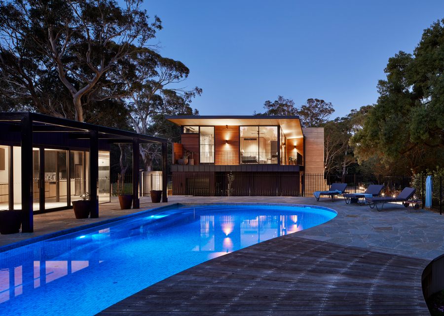 Stunning solar heated pool and gas heated spa. Self contained cabana with fold out couch