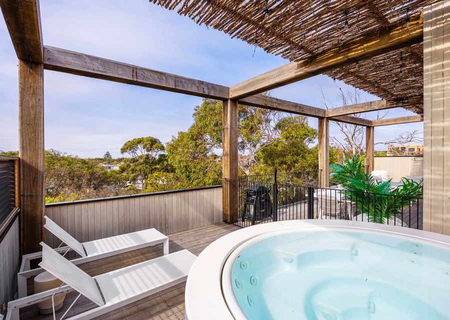 Santorini Blue Sorrento with heated spa and stunning views