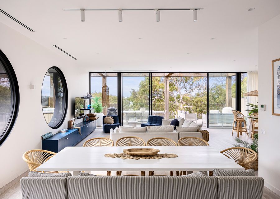 Dining with seating for 10