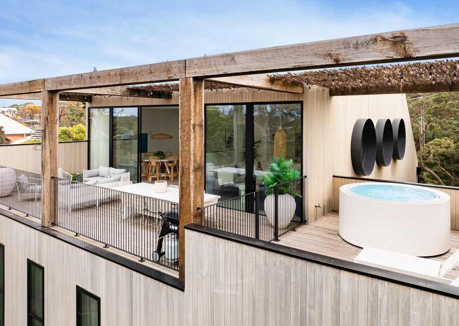 Balcony with views and heated spa 