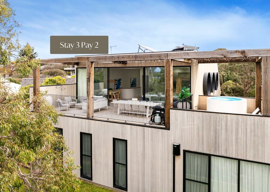 Santorini Blue Sorrento with heated spa and stunning views