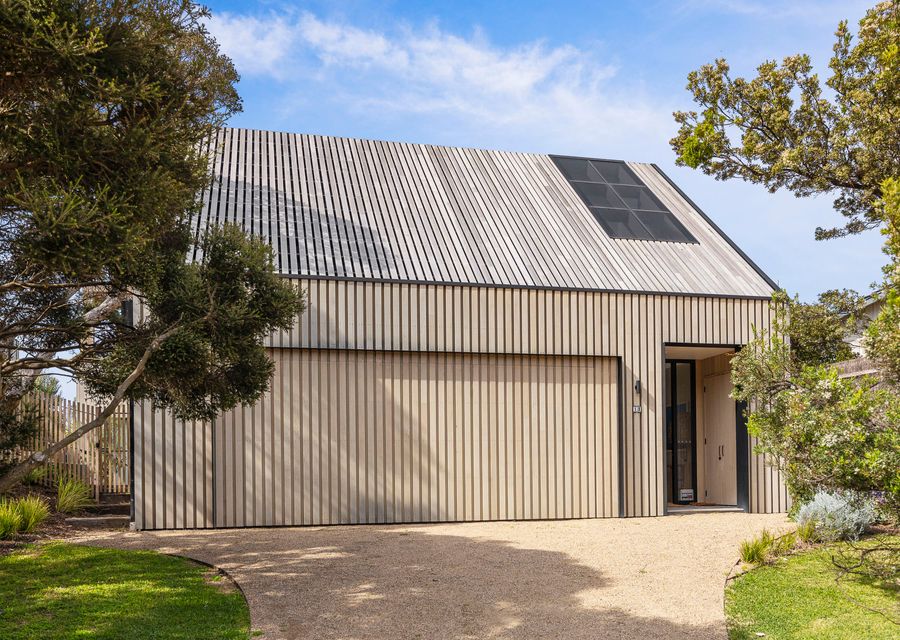 Front facade and garage for guests use. 