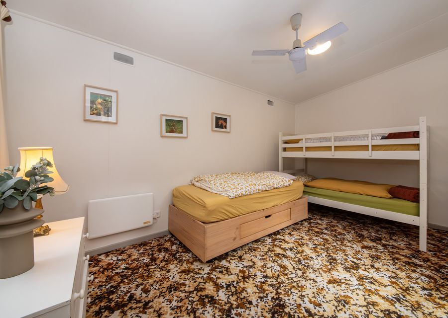 Bunk room with single bed and trundle (sleeps 4)