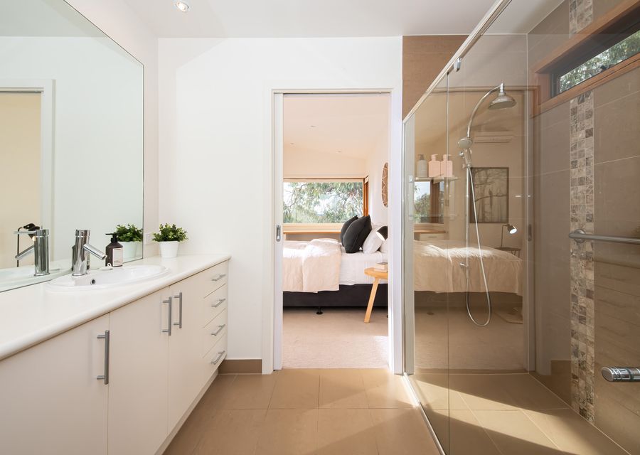 Master bedroom ensuite 