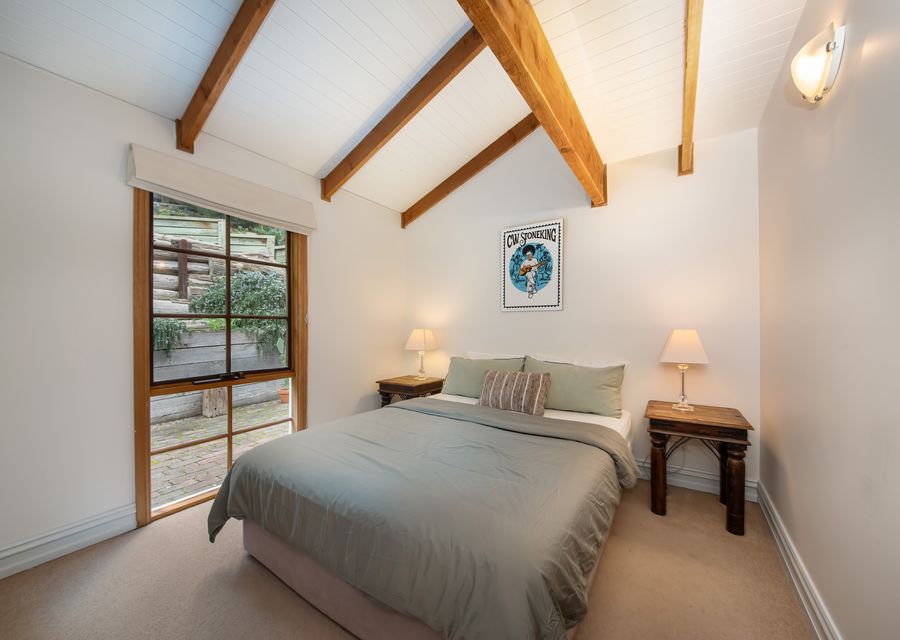 Second bedroom with queen bed 