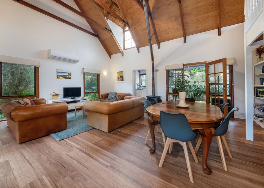 Natural timbers & natural light 