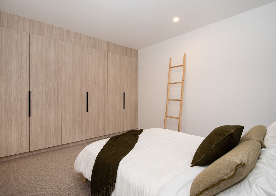 Bedroom 2 - queen bed 