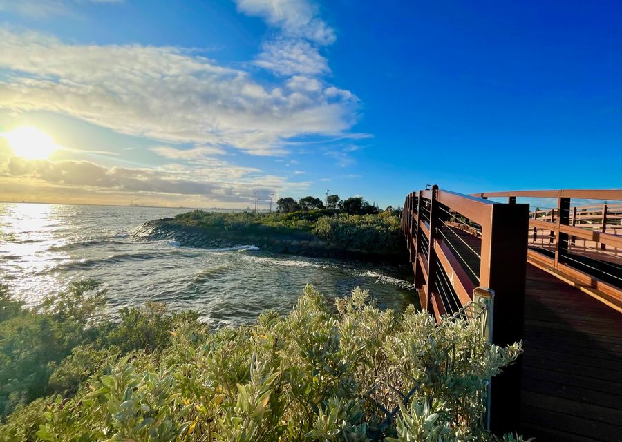 If you want to go for a walk on the nearby bridge with picturesque view, it is only a few metres away from the property