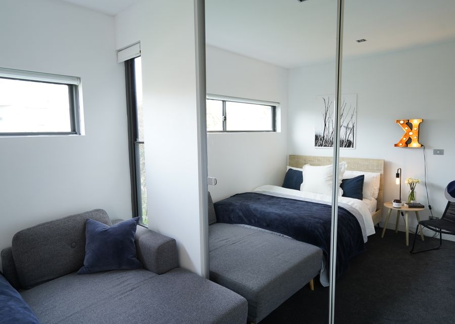 Queen bed in 2nd bedroom