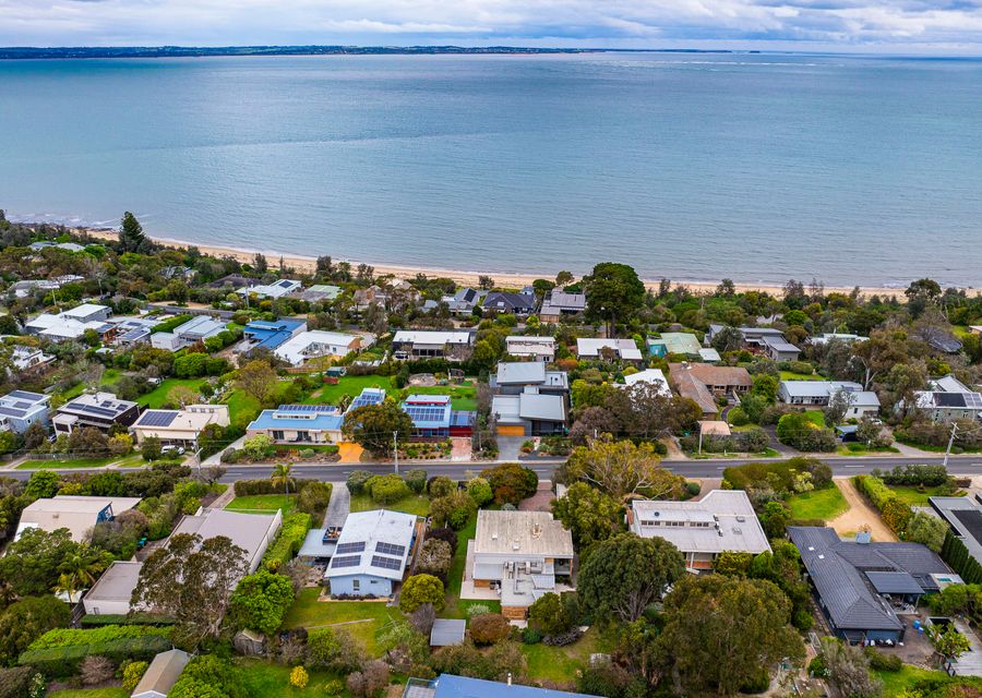 Walk to stunning Somers beach 