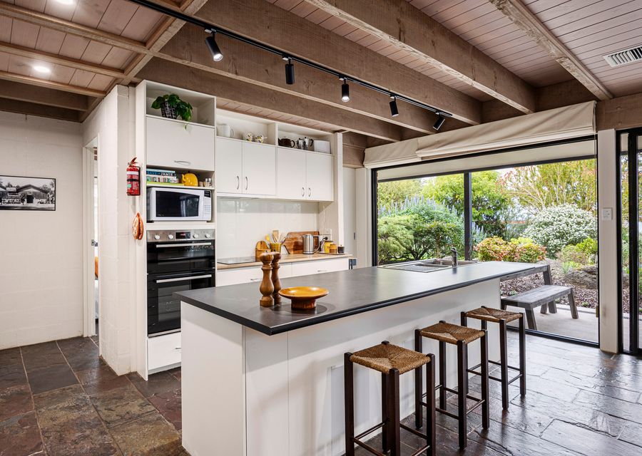 Full kitchen 