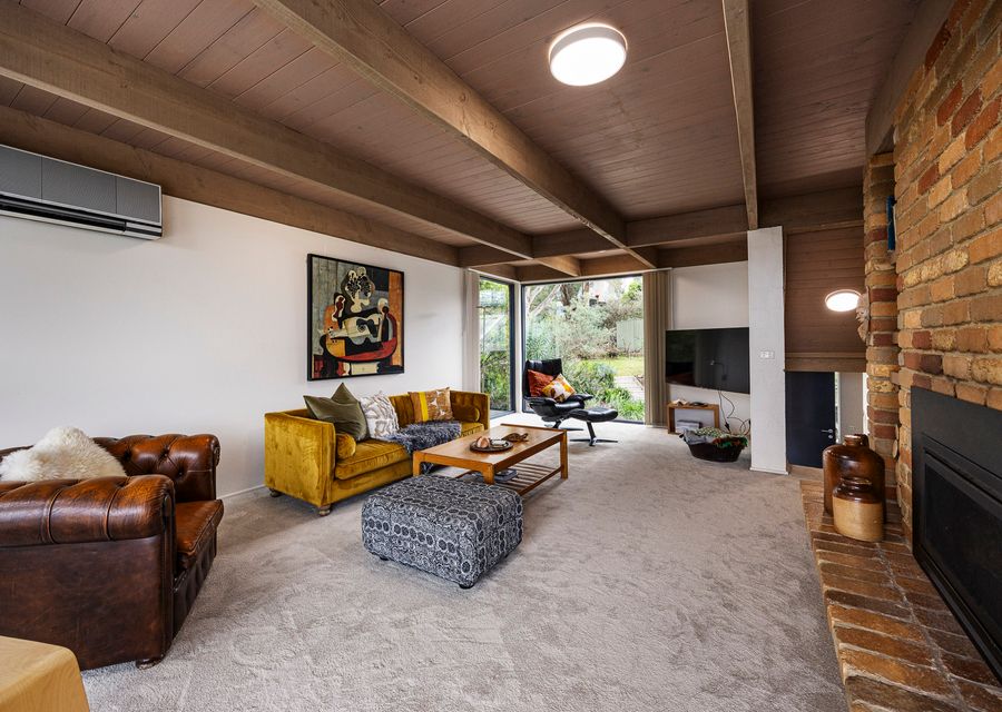 Cosy living area with gas-operated fireplace