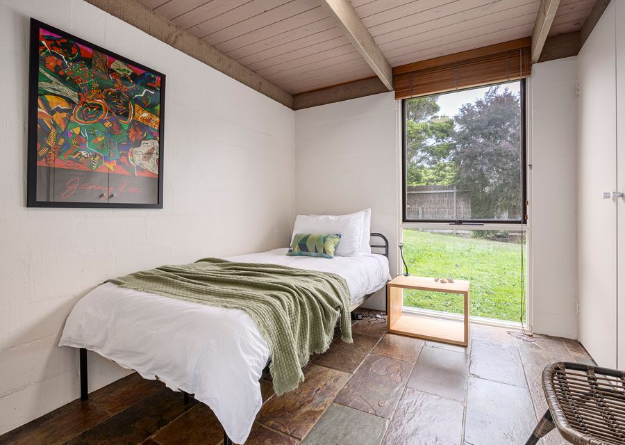 Bedroom 3 with king single bed 
