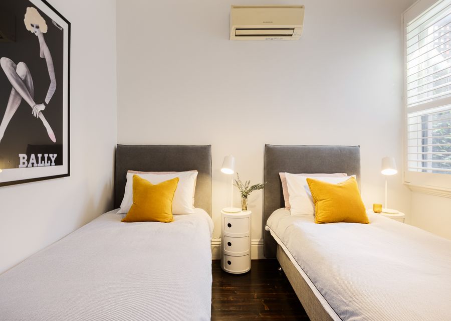 Bedroom 3 with 2 single beds