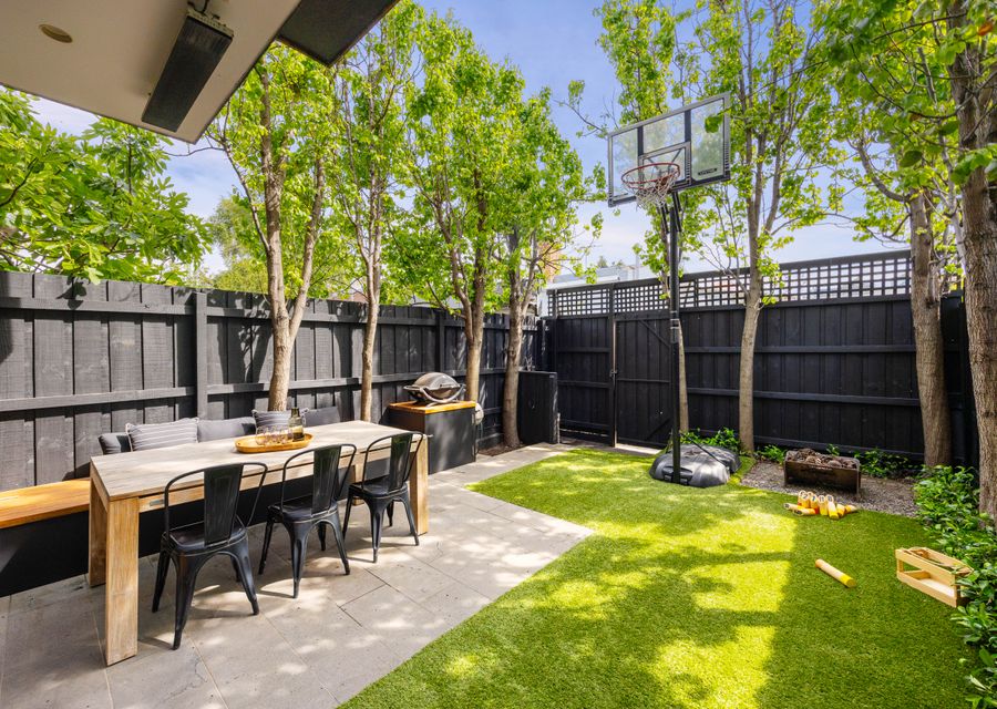 Beautiful outdoor garden with seating, BBQ and Basketball hoop