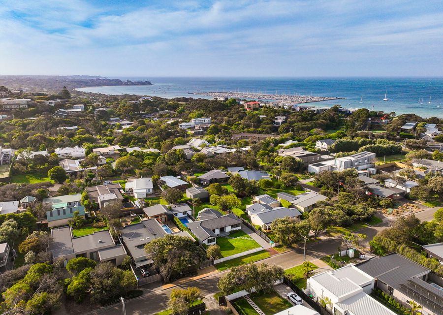 Neighbourhood and surrounds